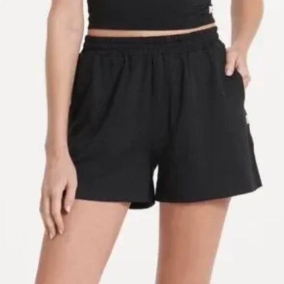 Vuori Pants - Vuori Womens Boyfriend Short Sz XS EUC